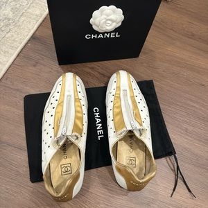 💯 Authentic Chanel Vintage Perforated Runners Trainers Sneakers Size 8.5 / 38.5